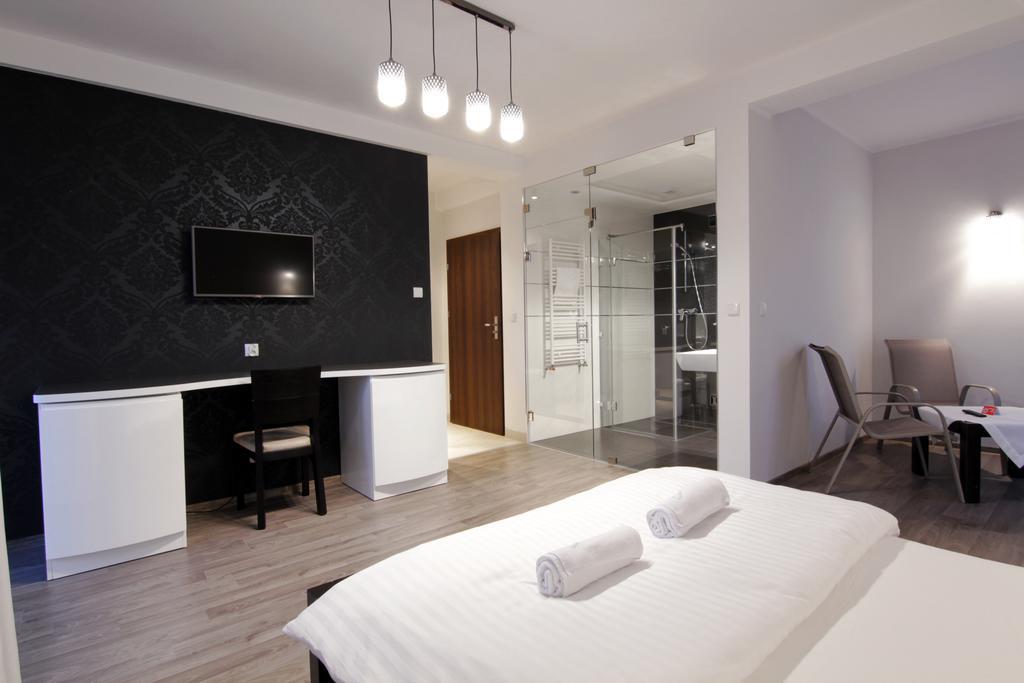 Wilcznik 10 Bed & Breakfast *